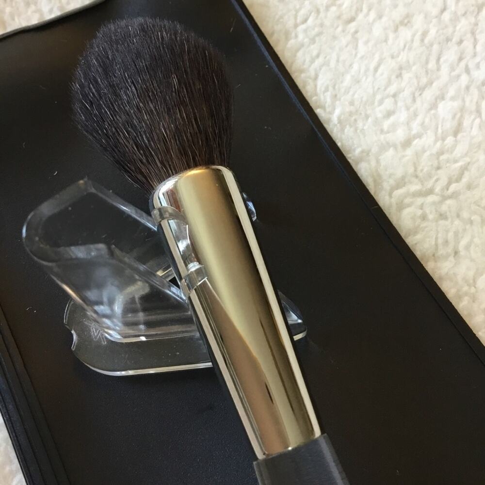 Trish McEvoy Clear Handle Blending Brush with Silver Ferrule - Picture 7 of 16